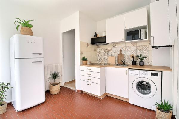 LES PENNES MIRABEAU - EXCLUSIVITÉ - Appartement spacieux de 4 pièces avec un balcon et une cave en sous sol