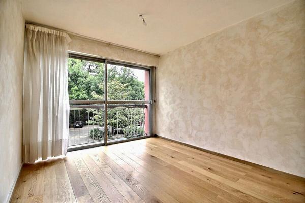 LES PENNES MIRABEAU - EXCLUSIVITÉ - Appartement spacieux de 4 pièces avec un balcon et une cave en sous sol