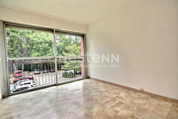 LES PENNES MIRABEAU - EXCLUSIVITÉ - Appartement spacieux de 4 pièces avec un balcon et une cave en sous sol