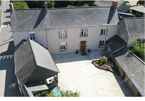 Ancien Presbytère proche de Javron les Chapelles