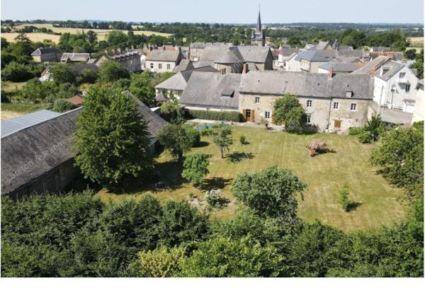 Ancien Presbytère proche de Javron les Chapelles