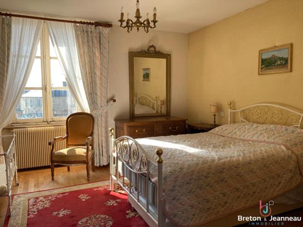 Ancien Presbytère proche de Javron les Chapelles