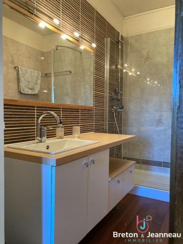 Ancien Presbytère proche de Javron les Chapelles