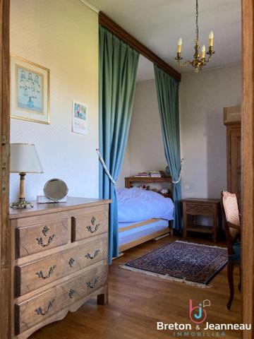 Ancien Presbytère proche de Javron les Chapelles