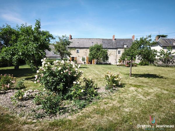 Ancien Presbytère proche de Javron les Chapelles