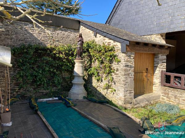 Ancien Presbytère proche de Javron les Chapelles