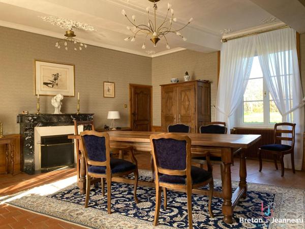 Ancien Presbytère proche de Javron les Chapelles