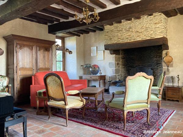 Ancien Presbytère proche de Javron les Chapelles