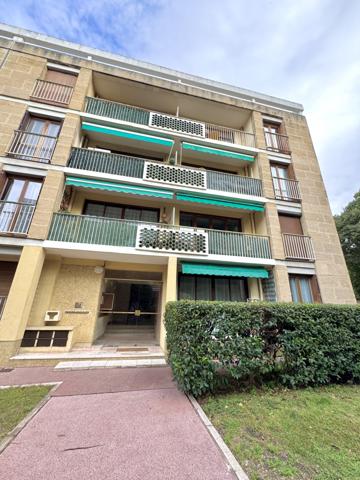 Marseille (13008) Appartement T2 - Dernier étage - Traversant