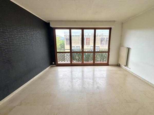 Marseille (13008) Appartement T2 - Dernier étage - Traversant