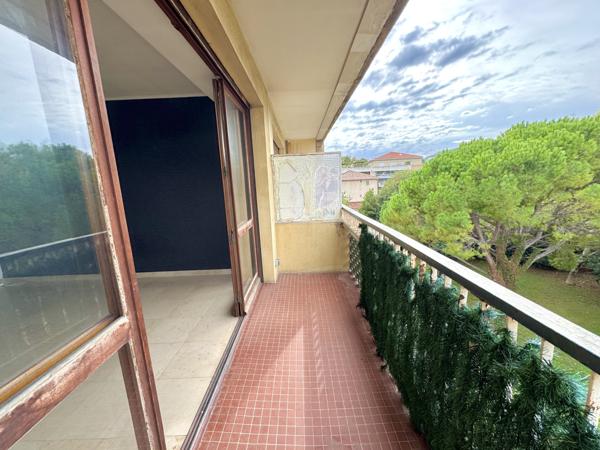 Marseille (13008) Appartement T2 - Dernier étage - Traversant