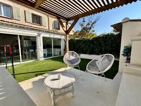 Maison de type 4 d'environ 100m² avec jardin et place de stationnement