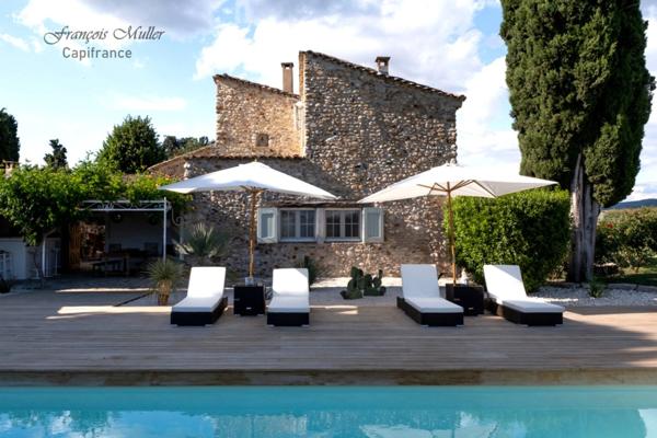 Propriété de caractère avec piscine et gîtes – Art de vivre en Provence