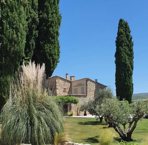Propriété de caractère avec piscine et gîtes – Art de vivre en Provence