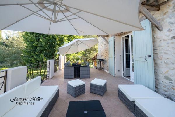 Propriété de caractère avec piscine et gîtes – Art de vivre en Provence