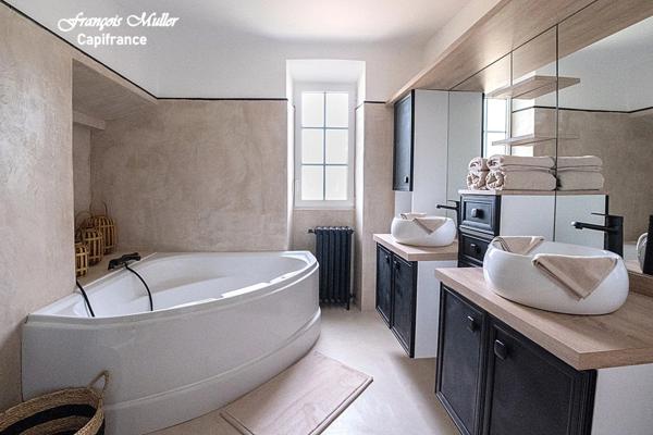 Propriété de caractère avec piscine et gîtes – Art de vivre en Provence