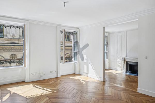 Appartement duplex en étage élevé vue sur la Bourse