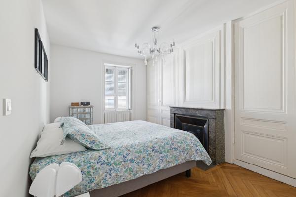 Appartement duplex en étage élevé vue sur la Bourse