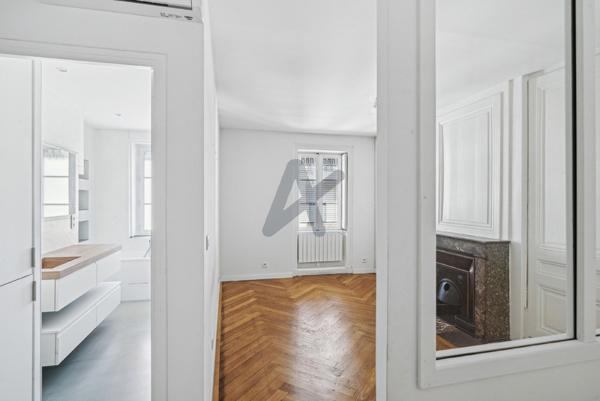 Appartement duplex en étage élevé vue sur la Bourse