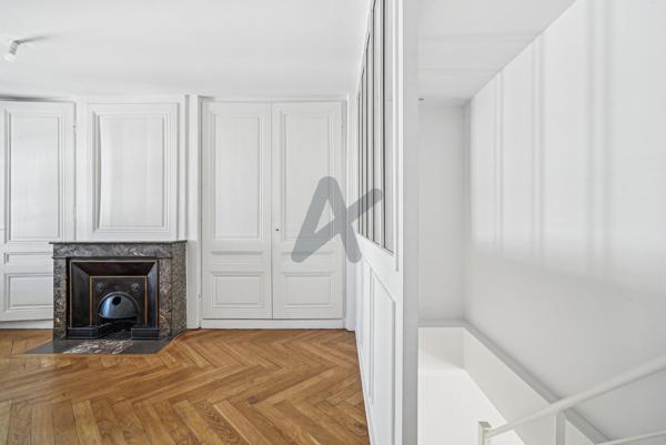 Appartement duplex en étage élevé vue sur la Bourse