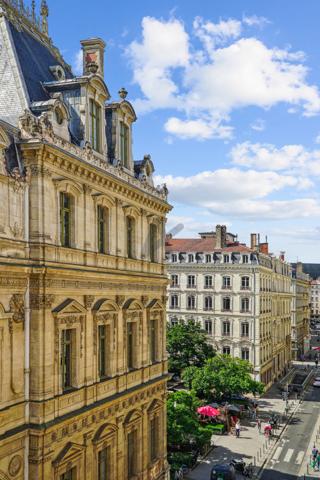 Appartement duplex en étage élevé vue sur la Bourse