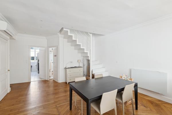 Appartement duplex en étage élevé vue sur la Bourse