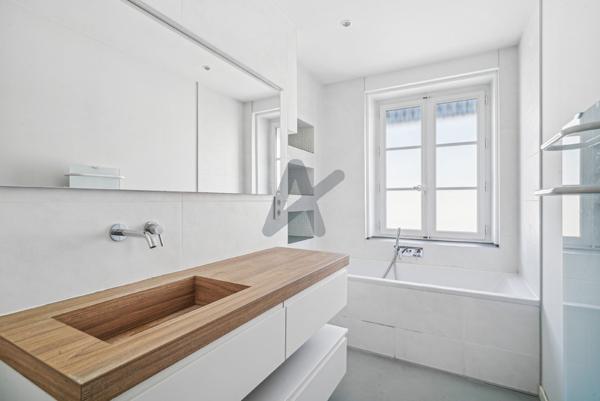 Appartement duplex en étage élevé vue sur la Bourse
