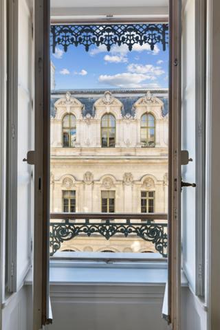 Appartement duplex en étage élevé vue sur la Bourse