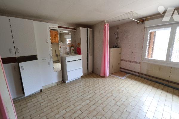 Exclusivité !
Maison individuelle, 3 chambres, deux garages, terrain.