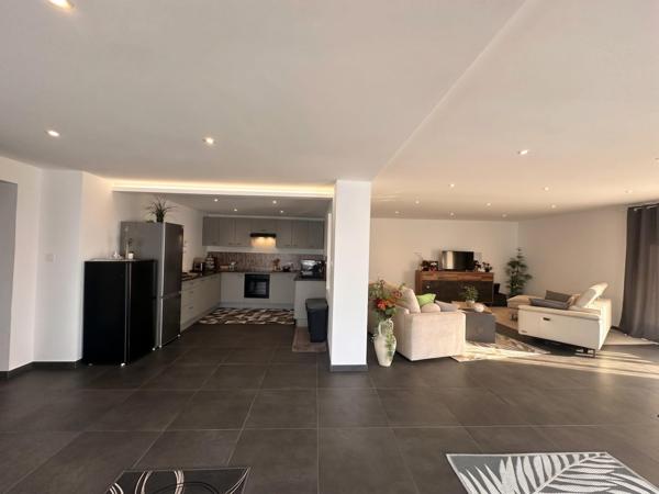 Superbe Maison Familiale Entièrement Rénovée d' environ 175 m2