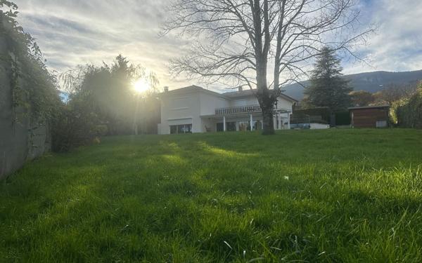 Maison à vendre    6 pièces •  Injoux-Génissiat