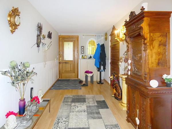 Maison traditionnelle de plain pied 235m²+dépendance de 86m² dans un parc paysagé de 3603m² avec terrain de tennis