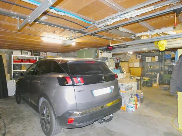 Maison traditionnelle de plain pied 235m²+dépendance de 86m² dans un parc paysagé de 3603m² avec terrain de tennis