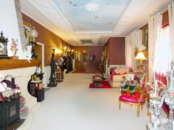 Maison traditionnelle de plain pied 235m²+dépendance de 86m² dans un parc paysagé de 3603m² avec terrain de tennis