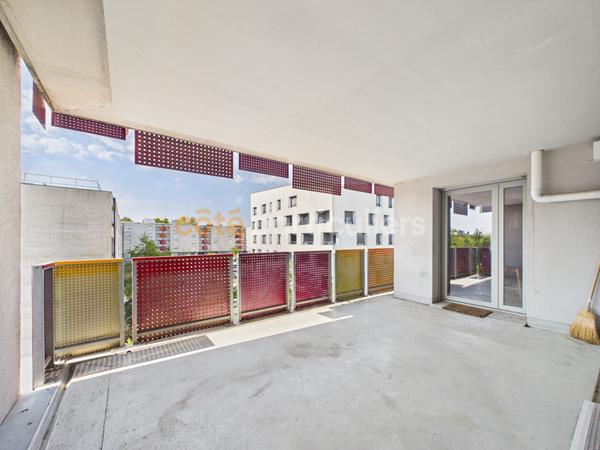 Vente
                Appartement78,65 m² - 4 Pièces -
                    LORMONT (33310)
