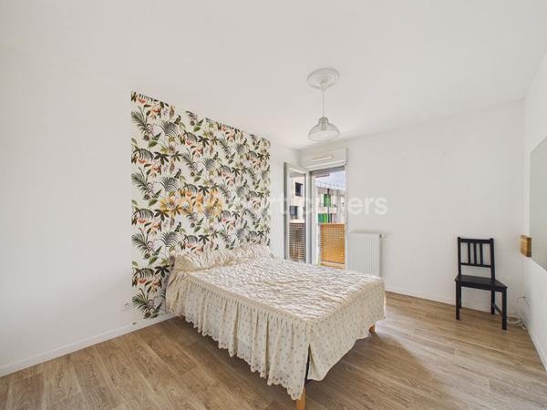 Vente
                Appartement78,65 m² - 4 Pièces -
                    LORMONT (33310)