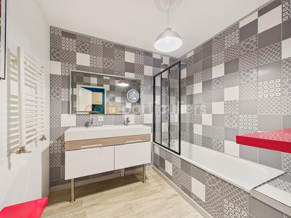 Vente
                Appartement78,65 m² - 4 Pièces -
                    LORMONT (33310)