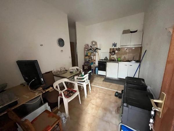 Vente                                                      Appartement
                        
                     3 pièces                      46 m2                     à Perpignan