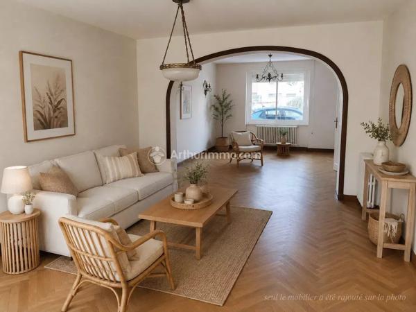Vente                                                      Maison de ville
                        
                     5 pièces                      147 m2                     à Castres