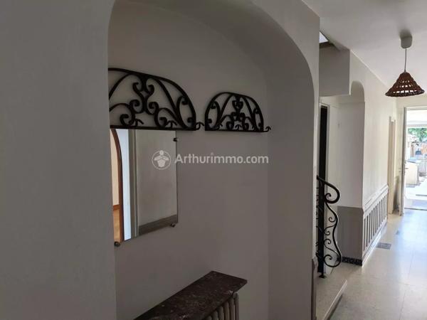 Vente                                                      Maison de ville
                        
                     5 pièces                      147 m2                     à Castres