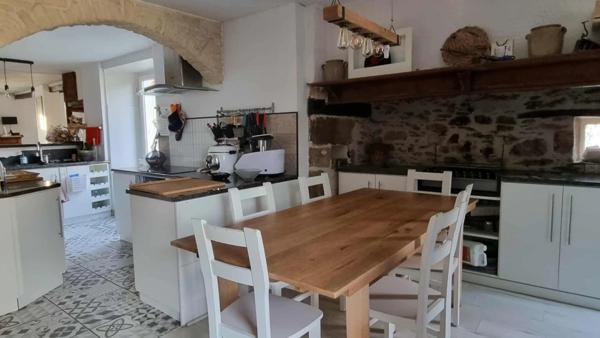 Secteur Allassac - grande maison familiale avec T1 independant en RDC