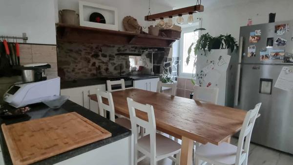 Secteur Allassac - grande maison familiale avec T1 independant en RDC