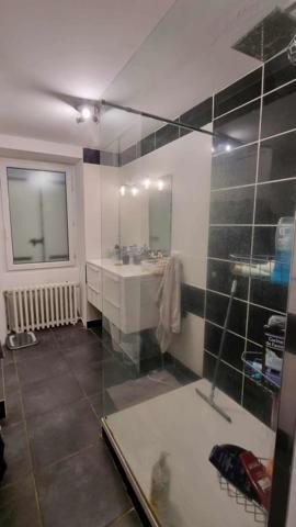 Secteur Allassac - grande maison familiale avec T1 independant en RDC