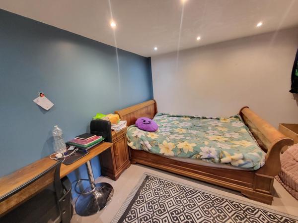 Pavillon au calme à 5 minutes à pied du RER C, commerces et écoles