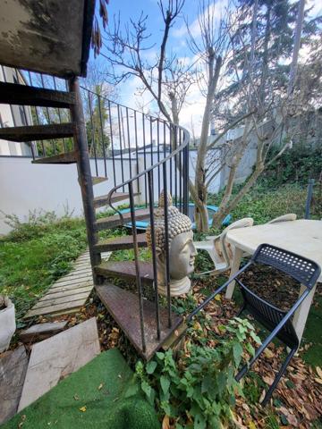Pavillon au calme à 5 minutes à pied du RER C, commerces et écoles