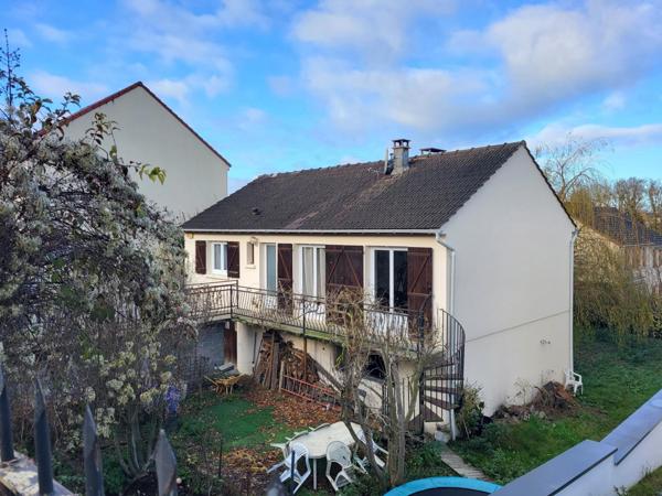 Pavillon au calme à 5 minutes à pied du RER C, commerces et écoles