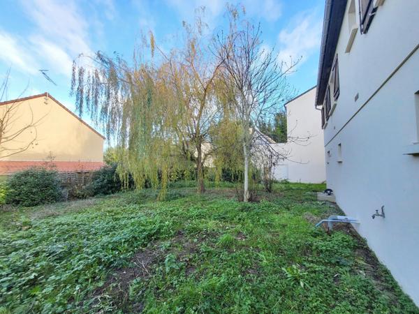 Pavillon au calme à 5 minutes à pied du RER C, commerces et écoles