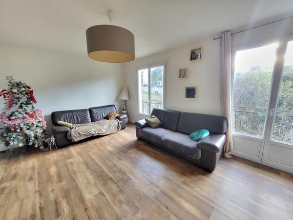 Pavillon au calme à 5 minutes à pied du RER C, commerces et écoles