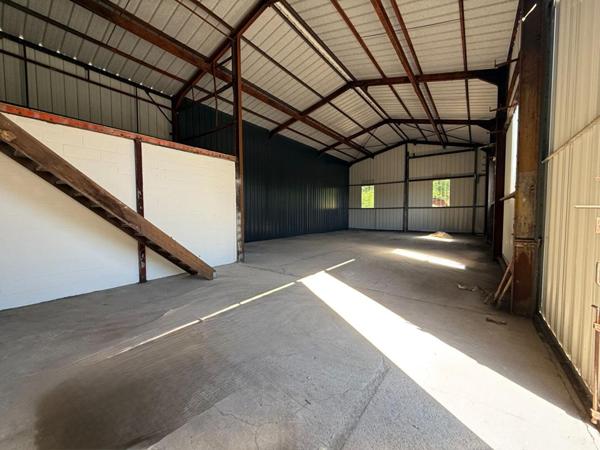 Local d'activité, 327M², bureaux, entrepôt, stationnement