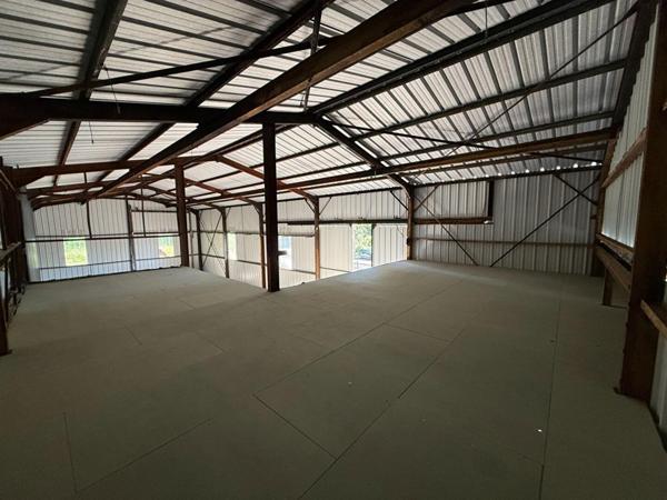 Local d'activité, 327M², bureaux, entrepôt, stationnement